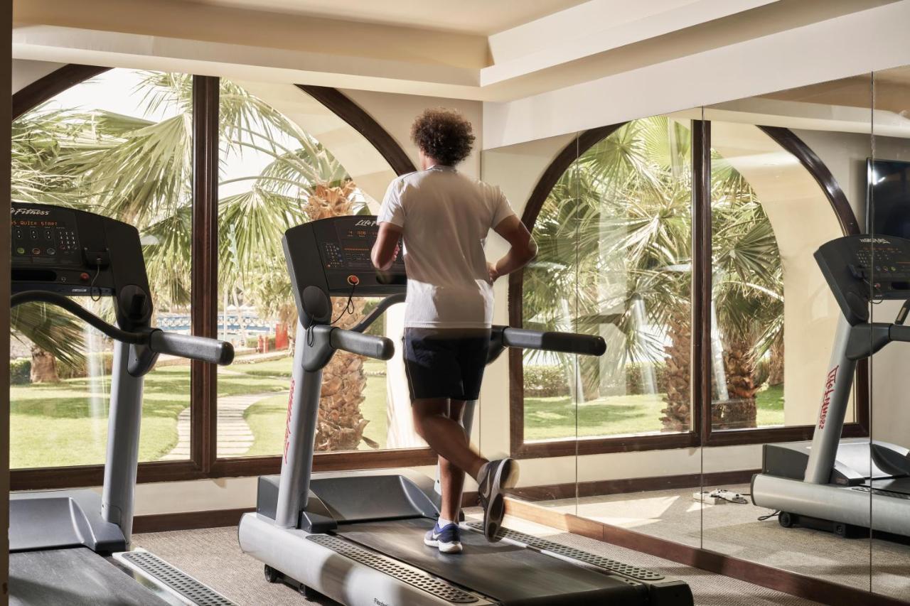 Fanar Hotel & Residences Salalah Esterno foto A treadmill in use