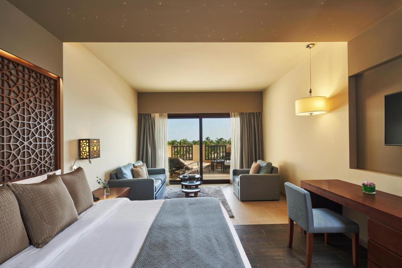 Fanar Hotel & Residences Salalah Esterno foto A room at the hotel