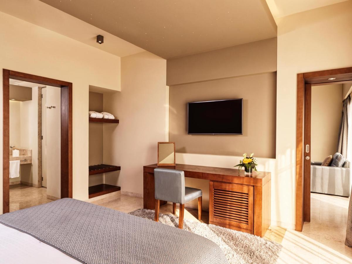 Fanar Hotel & Residences Salalah Esterno foto A room at the hotel