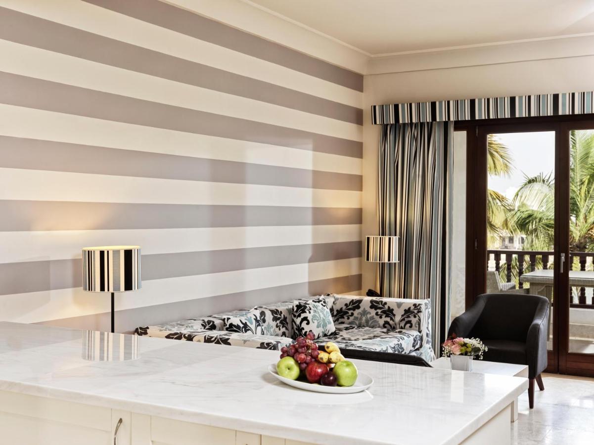 Fanar Hotel & Residences Salalah Esterno foto A room at the hotel