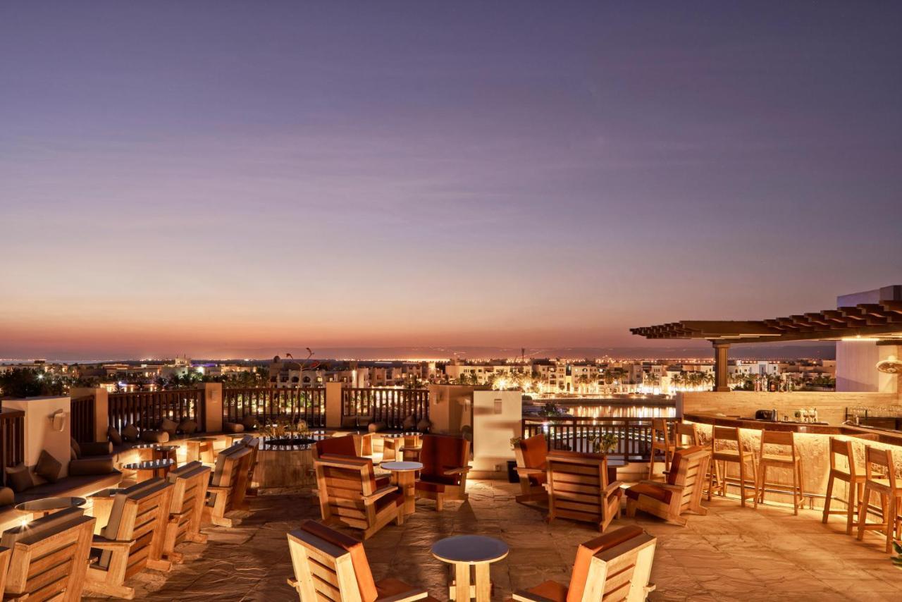 Fanar Hotel & Residences Salalah Esterno foto Rooftop bar at the hotel