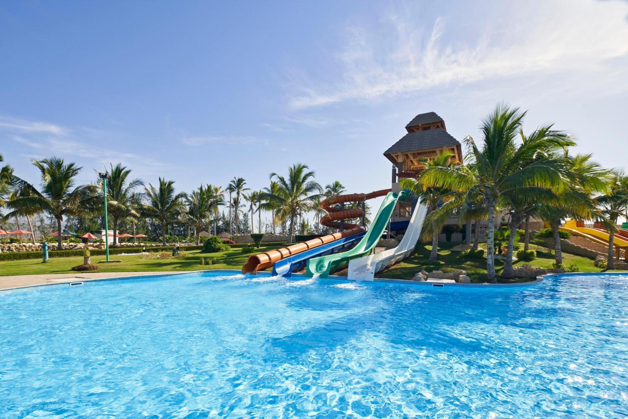 Fanar Hotel & Residences Salalah Esterno foto Water park